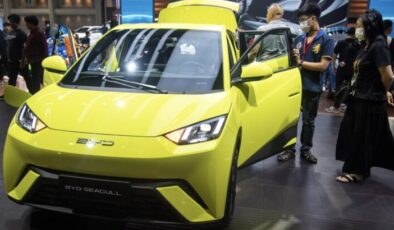 BYD Dolphin Surf Avrupa’da Tanıtıldı; Elektrikli Araç Pazarında Fiyatı Deprem Etkisi Yarattı !