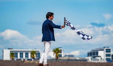 Caption Competition 268: Sainz is flagging | Formula 1