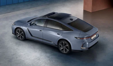 Yeni Lexus ES Sedan: Elektrikli ve Hibrit Seçenekleriyle Lüksün Yeni Yüzü