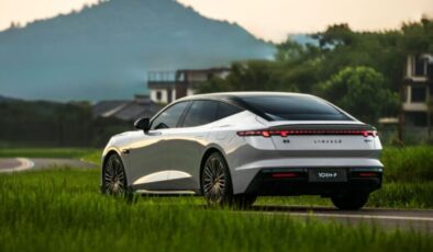 Geely’nin yeni hibrit sedan modeli Çin’de satışa çıktı