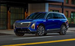 Cadillac’ın Elektrikli SUV’ları Gerçek Dünya Testinde EPA’yı Aştı, 545 Km Menzi̇l Şaşırtıyor!