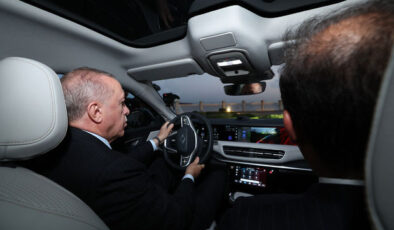 Cumhurbaşkanı Erdoğan’a Togg’un yeni modeli T10F hediye edildi