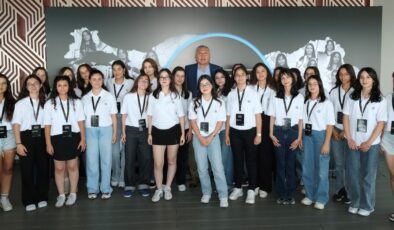 Mercedes-Benz Türk’ten 21 yılda 20 bin burs