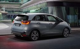 Şehirli Sürücüler Dikkat, Honda Jazz 2025, Egea’yı Gölgede Bırakan Hibrit Sürpriziyle Ortaya Çıktı!