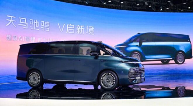 Geely’nin yeni tanıttığı Galaxy V900 rekor kırdı: Tek araca 42 kişi sığdırdılar