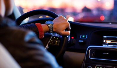 Yüzlerce Porsche aynı anda hareketsiz kaldı!