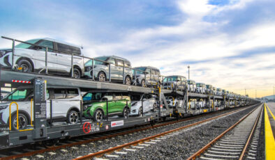 Ford Otosan trenle araç taşımaya başladı