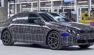 Yeni nesil BMW i3 üretim bandına indi