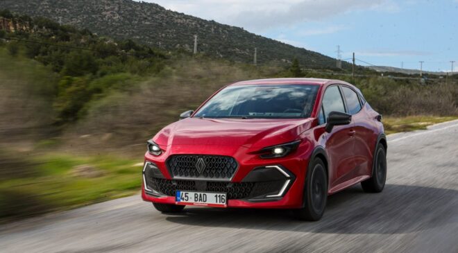 Yepyeni Renault Clio Satışa Sunuldu