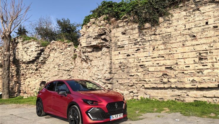 B Segmentinde Sportif Bir Dokunuş: Yeni Renault Clio Esprit Alpine