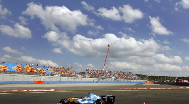 İstanbul’da Formula 1 sürprizi: Çekicide taşınan araç ilgi odağı oldu