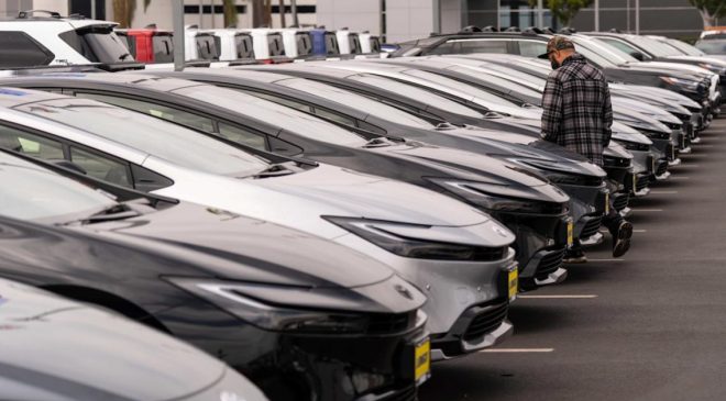 Otomobil fiyatları için zam uyarısı