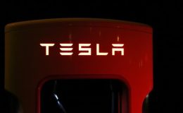 Tesla’nın kârı ilk çeyrekte yükseldi