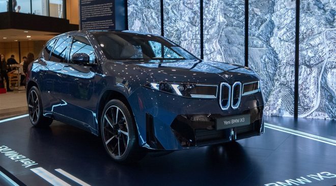 Yeni BMW iX3, CI Bloom’da Sanatseverlerle Buluştu