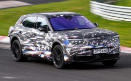 Bentley, ilk elektrikli SUV modelini test etmeye başladı