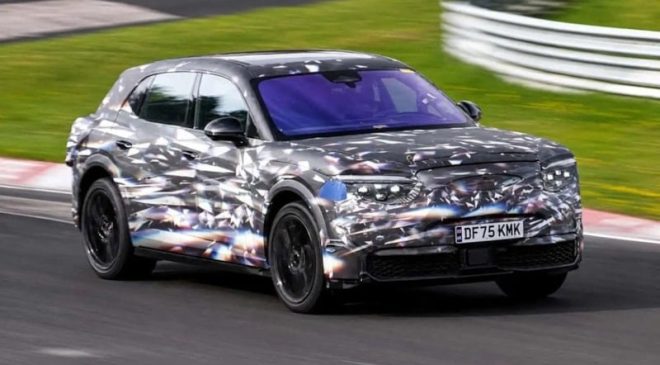 Bentley, ilk elektrikli SUV modelini test etmeye başladı
