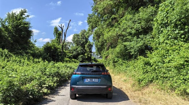Peugeot E-2008 GT : Şehrin Elektrikli Aslanı