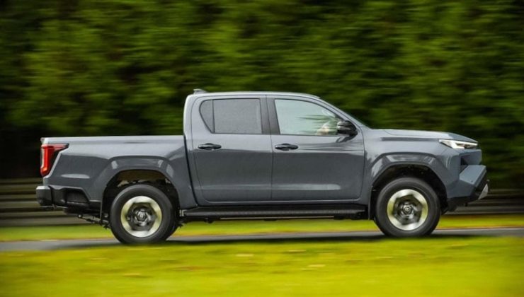 Toyota efsanesi Hilux geri dönüyor: Türkiye için tarih belli oldu