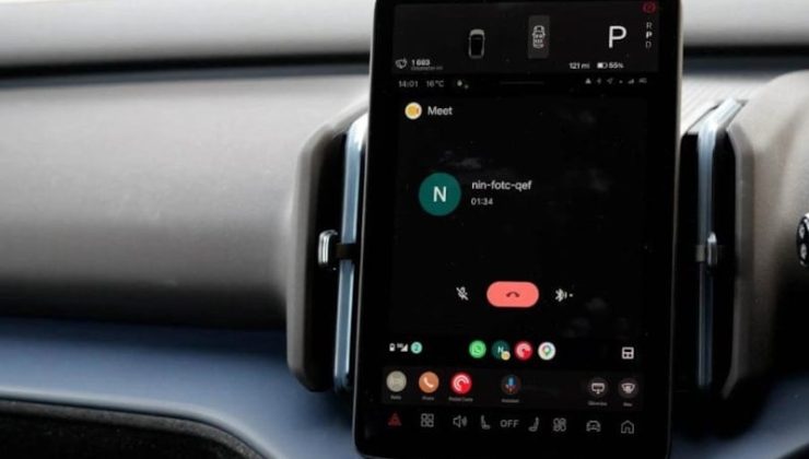 Trafikteyken toplantıya katılma dönemi başlıyor: Google Meet Android Auto’ya geldi