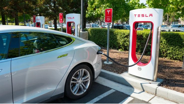 Bataryadan Elektrikli Taşıtların Pazar Payını Jeopolitik Tansiyon mu, Yeşil Dönüşüm mü Daha Çok Artırıyor?