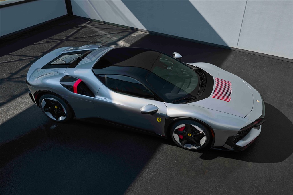 FERRARI’NİN YENİ ONE-OFF MODELİ CZ26 KİŞİYE ÖZEL PERFORMANSI YENİDEN TANIMLIYOR