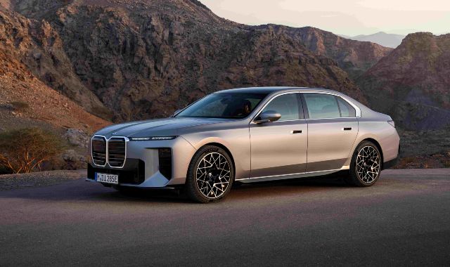 Yeni BMW 7 Serisi artık kapılarını uzaktan açıp kapatacak