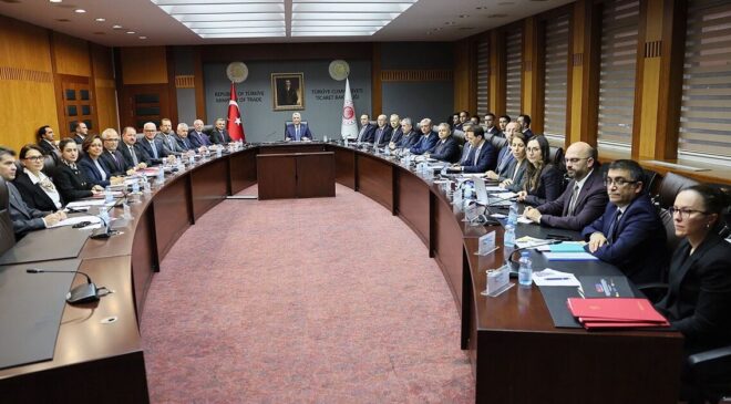 Bakan Bolat, otomotiv sektörü temsilcileriyle bir araya geldi